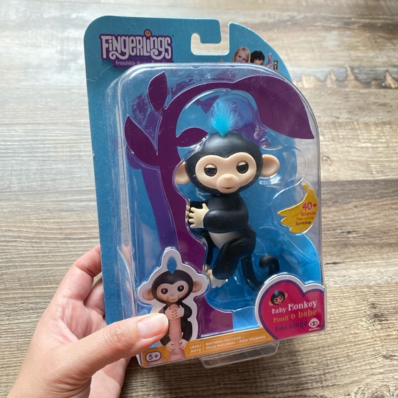 Fingerlings Finn Brown Baby Monkey - Picture 5 of 6